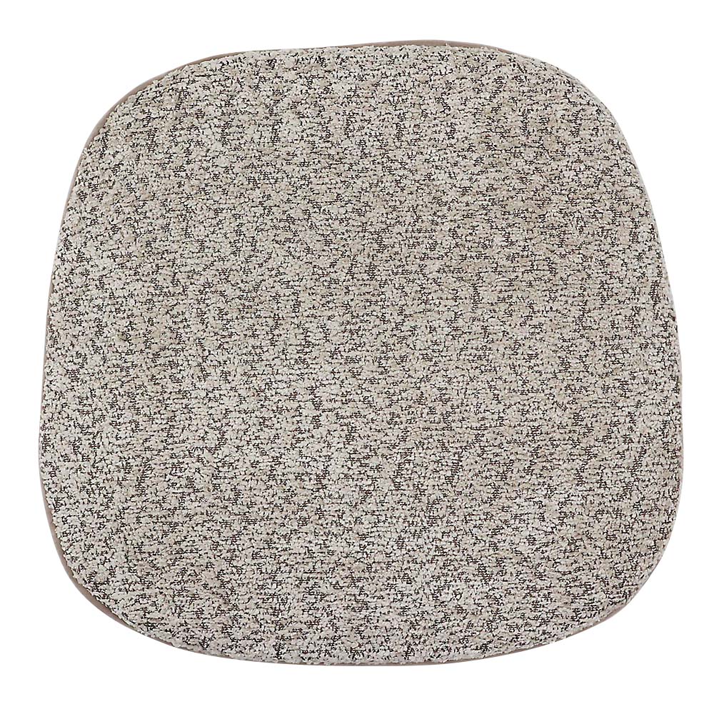 ソファでくつろぐクッション　バテイ　ＢＥ　４３ｘ４１ｃｍ